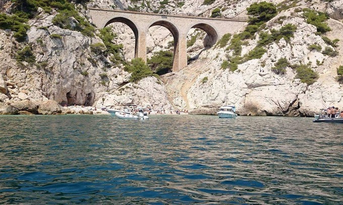 Le Rove House | A real blue coast cove cottage: the cabanon de la gaieté (cottage of cheerfulness)