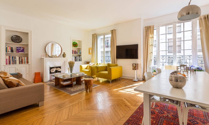 Auteuil Apartment | A Reflective Light, by Veeve