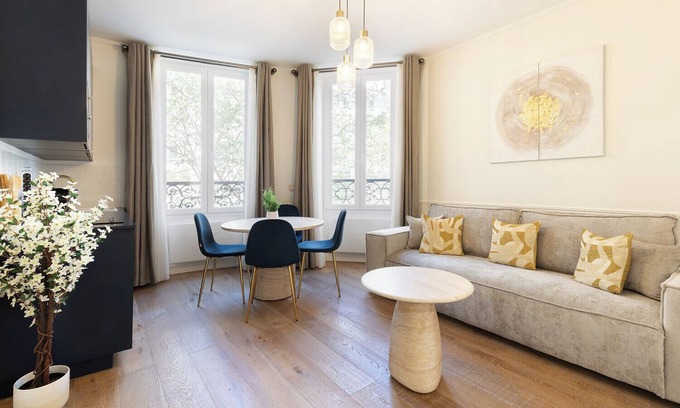 Epinettes Apartment | A Romantic 1-BR with Services in Batignolles