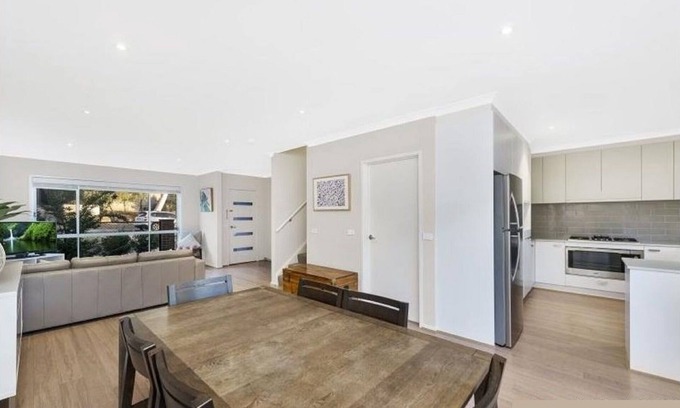 Mawson House | A Room with an Ensuite (in a 3 Bedroom-3 Bathroom Townhouse)