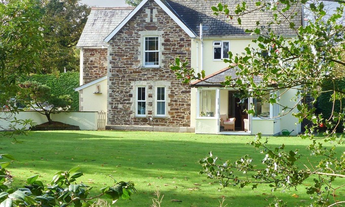 Beaworthy Cottage | A rural retreat in a woodlands with large gardens.