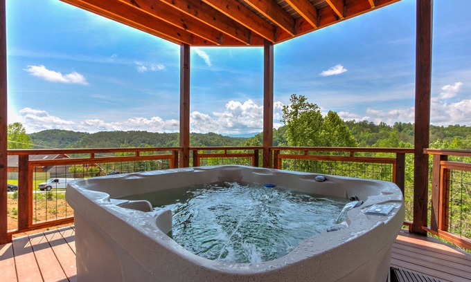 Sevierville Cabin | A Rustic Escape -EV Charger- Theater -NO STEEP ROADS-HANDICAP RAMP, Hot tub