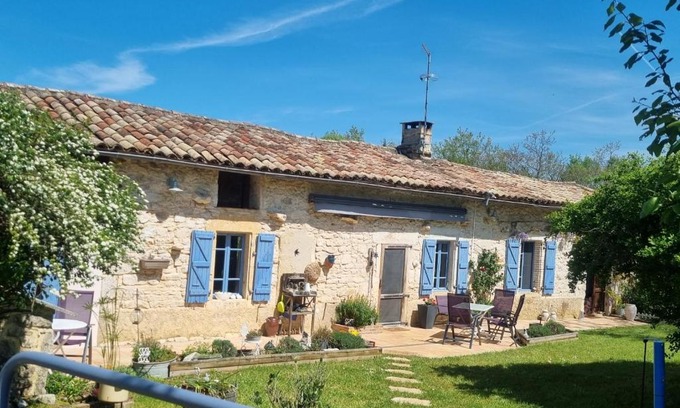 Saint-Antonin Noble Val Bed & Breakfast | A SERVANAC Chambre privative dans un jardin bucolique