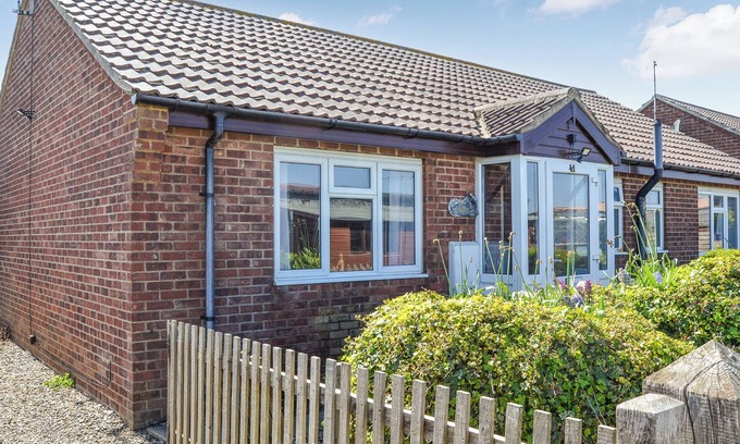 Walcott Cottage | A short walk from long sandy beaches and pubs serving food.