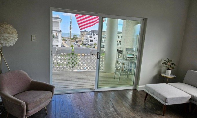 Ventnor City Condo | A simple and peaceful centrally-located Ocean View Condo in Ventnor.