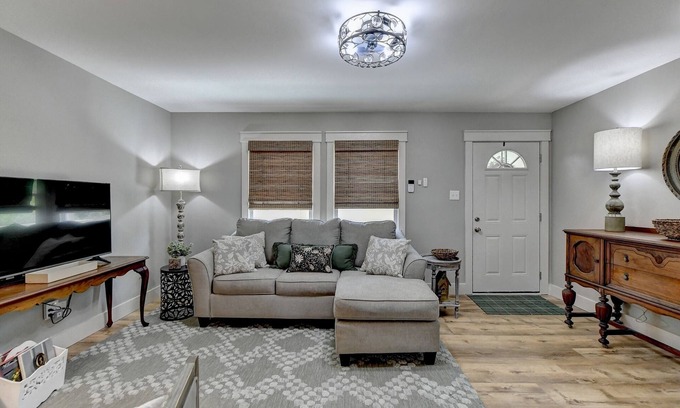 Church Street House | A Southern Retreat/Cozy Getaway in the heart of Atlanta Sleeps 4