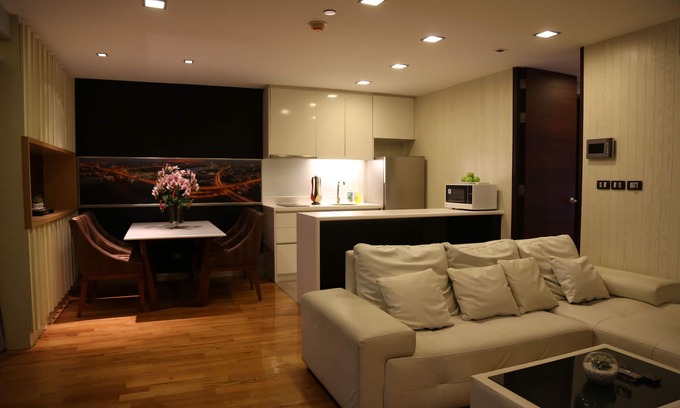 Silom Condo | A Spacious 1 Bedroom Condo in Bangkok CBD, 1 minute walk from Sky train