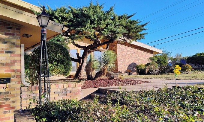 Lawton Villa | A spacious country home right in the heart of the city n