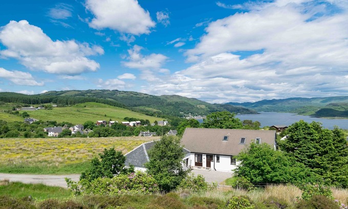 Tighnabruaich Cottage | A spacious pet friendly holiday home that sleeps 8 guests.