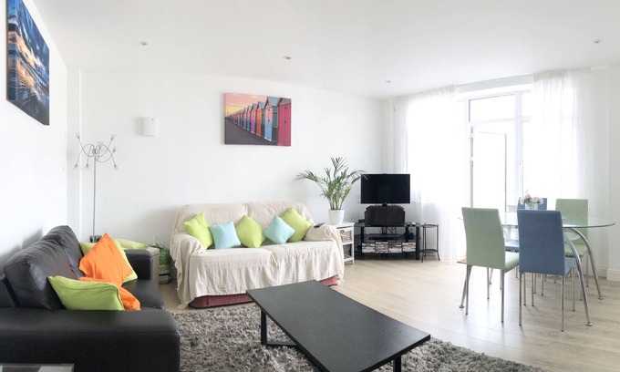 Montpelier Apartment | A Stone's throw from the beach luxury 2-bed apartment