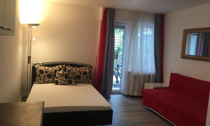 Kraherwald Apartment | A studio in one of the best parts of Stuttgart.