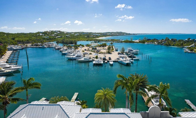 The Bight Apartment | A Studio with Amazing Marina and Sunset Views