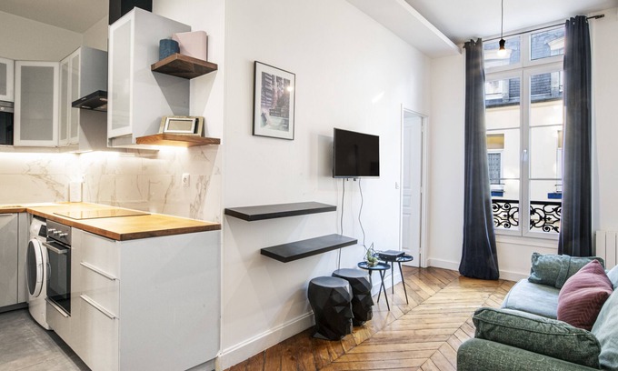 Les Halles Apartment | A Stunning 2-BR/2BA in Louvre-Rivoli