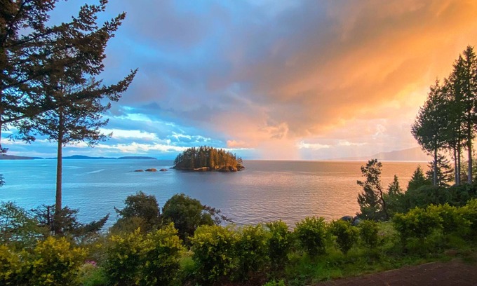 Madeira Park House | A stunning seaside resort, the jewel in the crown!