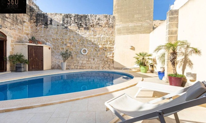 Zebbug Apartment | A stunning, townhouse with magnificent pool area !