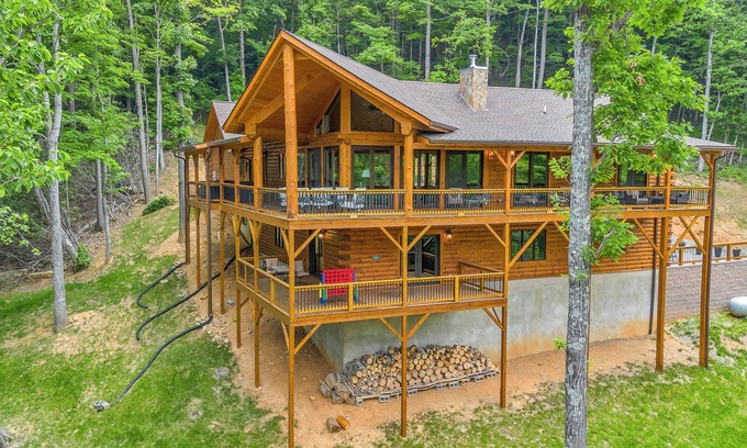 Buck Mountain Cabin | A Stylish Cabin Stocked with Games | Fun for All Ages | Mountain Dreams