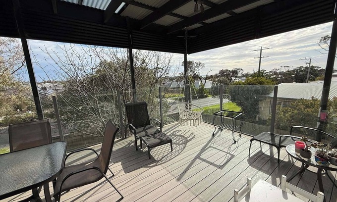 Cowes House | A stylish, family and pet friendly beach retreat near everything!