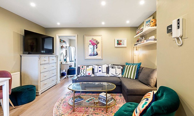 Golborne Apartment | A Stylish Haven Near Portobello Road