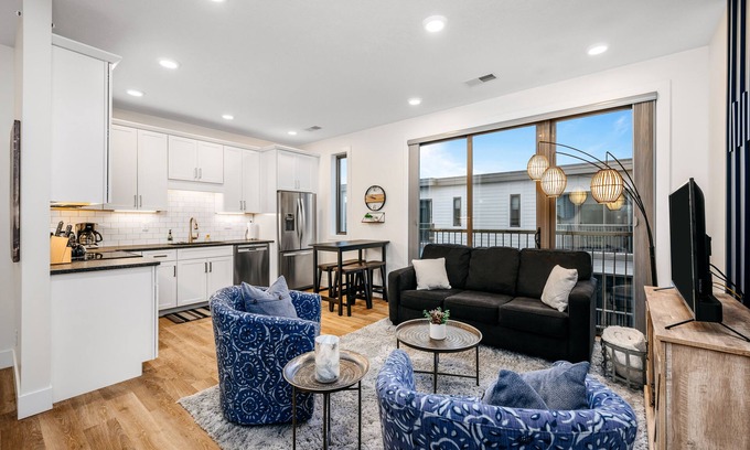 Traverse City Condo | A stylish TC getaway in the heart of Old Town, Traverse City