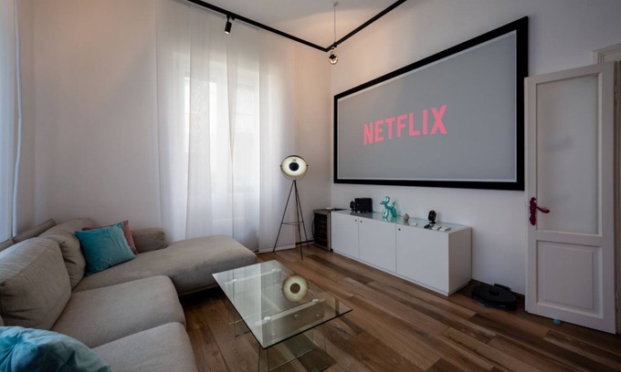 Est Apartment | A stylish urban retreat where design, comfort, and technology come together to offer you an extraordinary living experience. Nestled in the peaceful streets of Borgo Venezia, just minutes from Verona’s historic center, Spolverini16 is the perfect place
