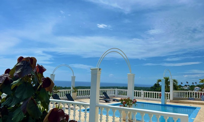 Cabrera Apartment | A suite with ocean view balconies, walk-in shower, pool, fire pit, & more!nnn