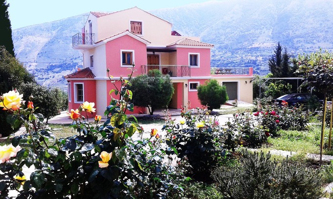 Zola Villa | A sunny villa 110 sm near the sea