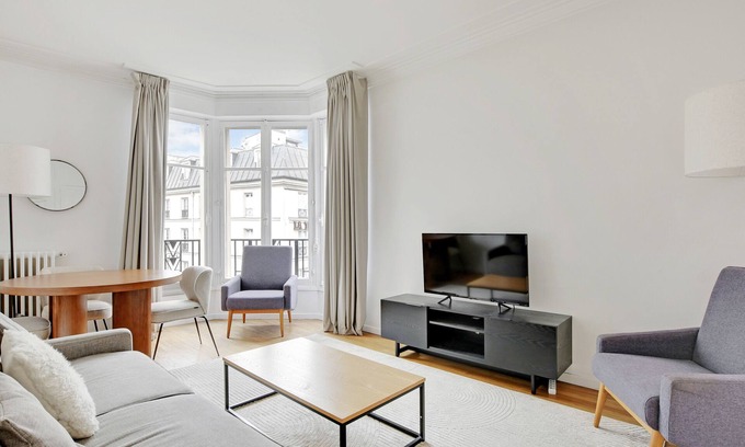 Sorbonne Apartment | A Superb 2-BDR in St Michel/Notre Dame