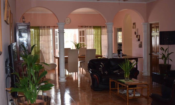 Tower Isle Villa | A superb 3-bedrooms Holiday Villa, mins away from Ocho Rios vibrant Town Centre