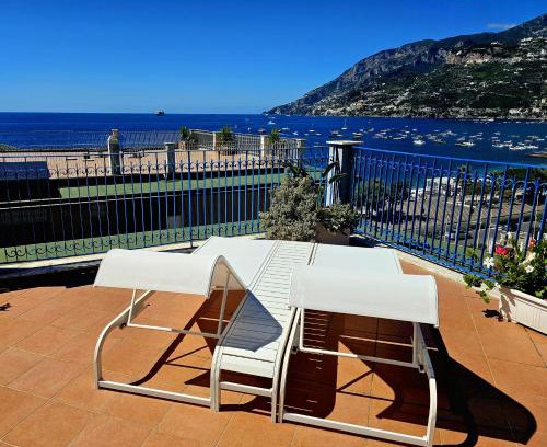 Maiori Apartment | A terrace on the sea