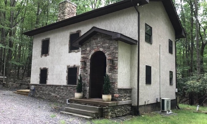 Lake Harmony House | A TOUCH OF TUSCANY - Welcome to the Poconos!!
