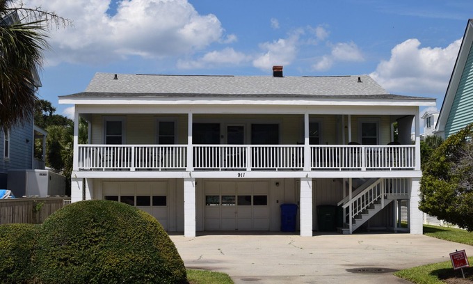 Isle of Palms House | A traditional beach house located near historic downtown Charleston