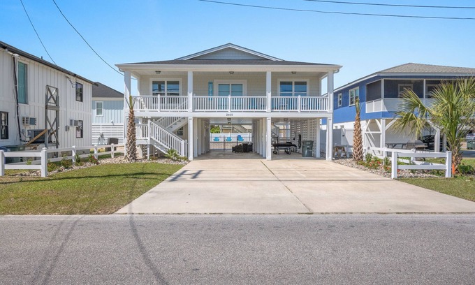 Cherry Grove Beach House | A Tropical Cabana-4BR House Close to Beach