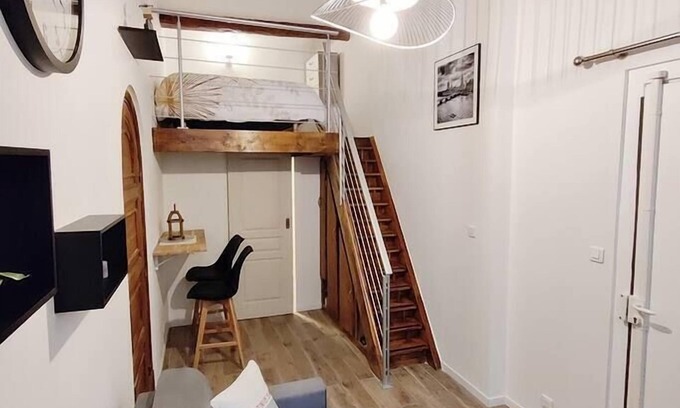 Quartier du Port Apartment | A-typical studio, heart of the Port area/Nice, AC