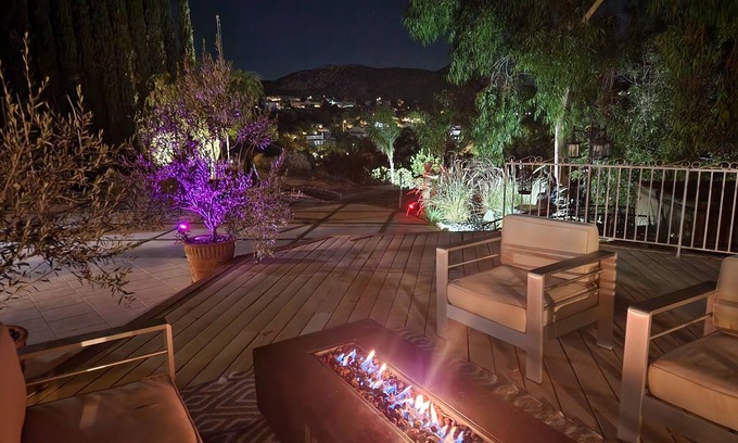 West Hills House | A view house