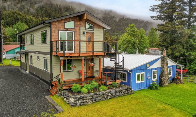 Seward House | A-ViewnnCome stay with us in fall, winter and spring.