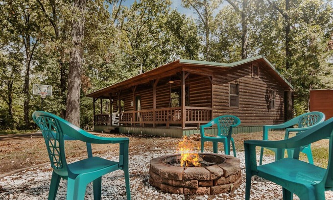 Broken Bow Cabin | A Walk in the Woods, the perfect secluded getaway!