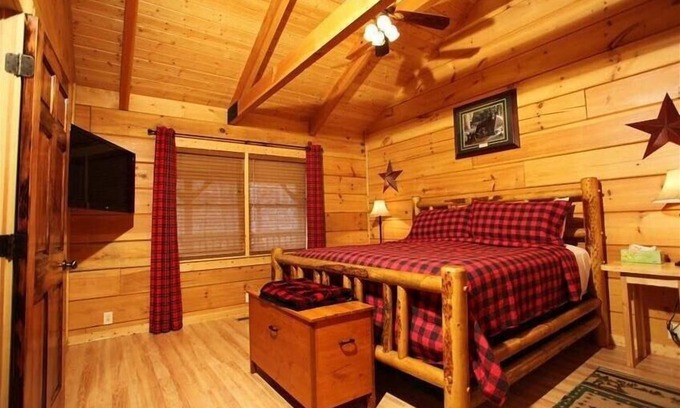 Sevierville Cabin | A WALK IN THE WOODS 1 - 3 Bed/2 bath cabin.