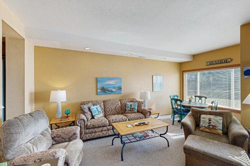 Depoe Bay Apartment | A Whale's Walk - Mariner 2