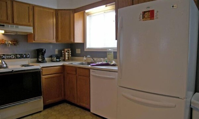 North Woodstock House | A0163- Managed by Loon Reservation Service - NH Meals & Rooms Lic# 056365