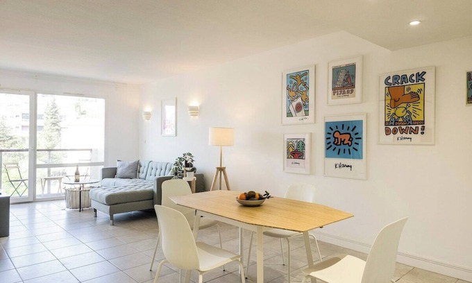 Carnot Apartment | A022 Chic apartment with balcony and parking