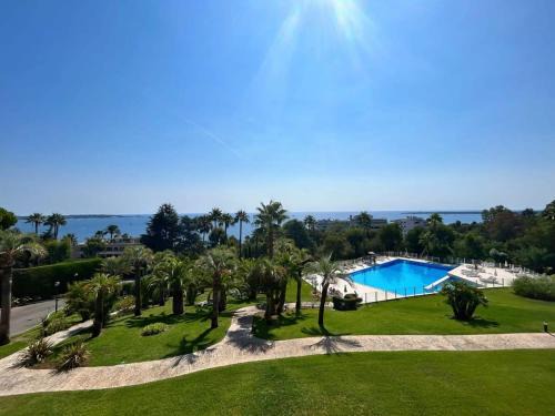Vallauris Apartment | A085-Splendide appartement refait neuf avec vue mer