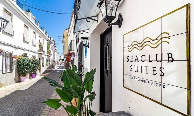 Historic Center of Estepona Apartment | A2- Seaclub Suites by roomservices