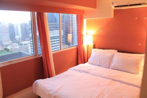 Bonifacio Global City Apartment | A2J BGC Luxury 2BR Loft Near Burgos Circle, Malls