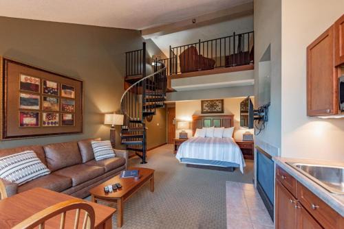 Thayerville Apartment | A313 Studio & Loft Lake View