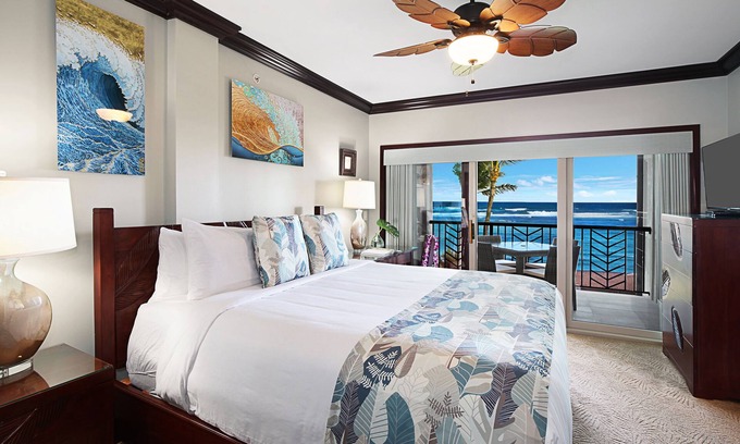 Wailua Condo | A402 - Corner Oceanfront Penthouse Suite - Amazing Pool, Lazy River, Beach & AC!