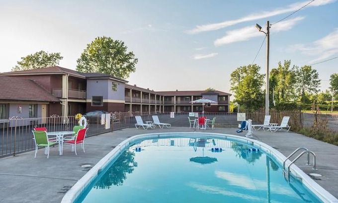 Niagara Falls Hotel | Aarya Hotel By Niagara Fashion Outlets