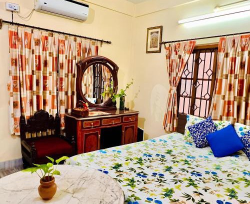 Tala Apartment | Aastha Apartment with 2 bedroom,Antique Furniture, AC and Kitchen