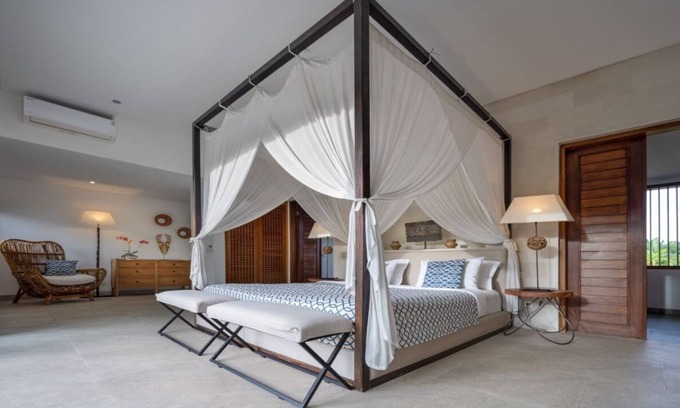 Umalas Villa | Abaca Iluh 6 BR - Luxury in the heart of Seminyak