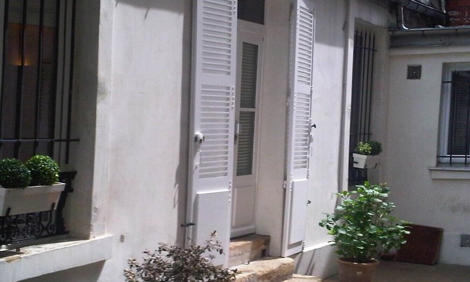 Montmartre Apartment | Abbesses/Montmartre Ideal for 2 families
