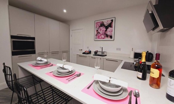 Reading Apartment | Abbey Corner by Nivaas : One-Bedroom Apartment - Non-Smokingn